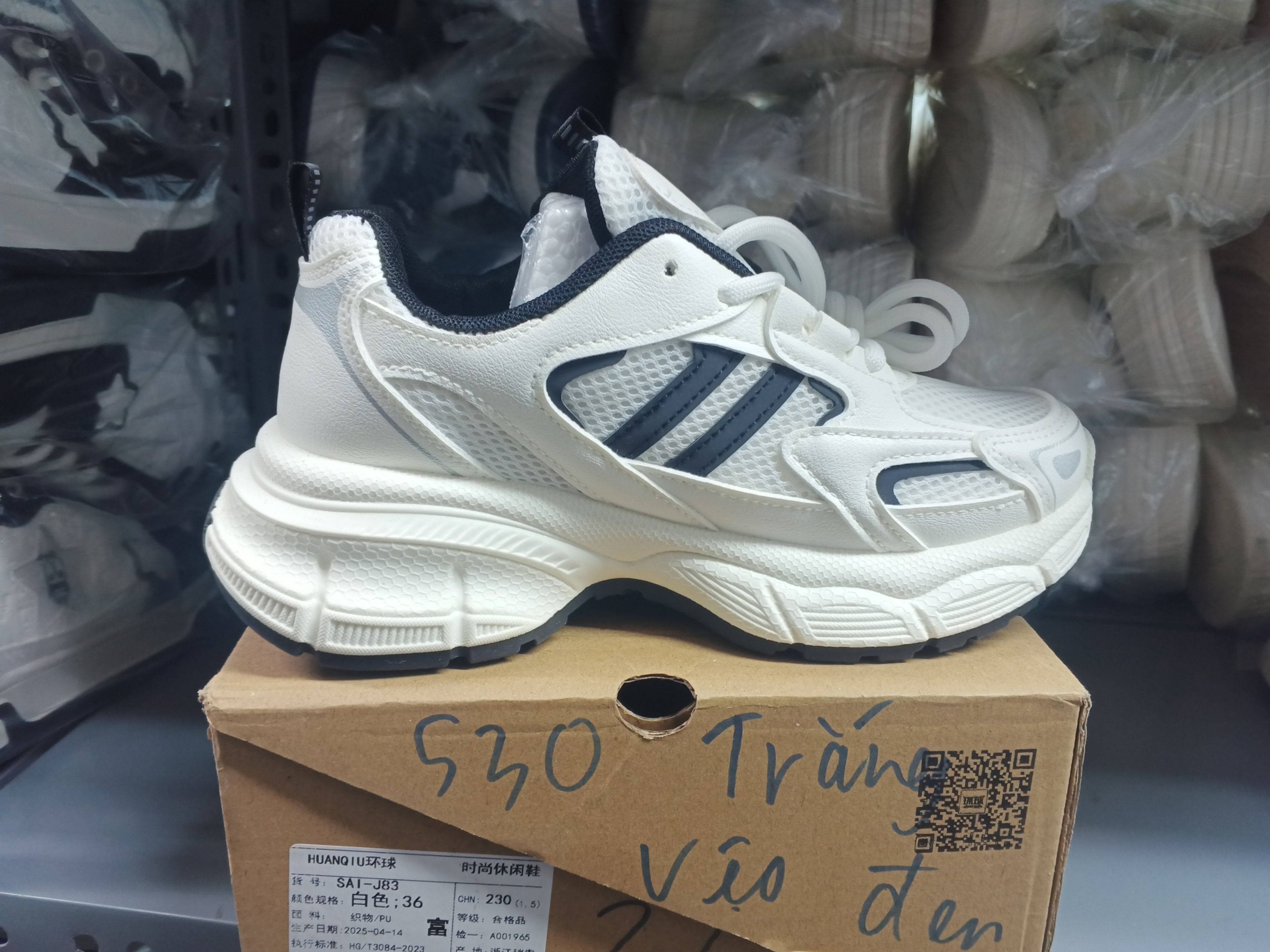 HQ 530 trắng đen