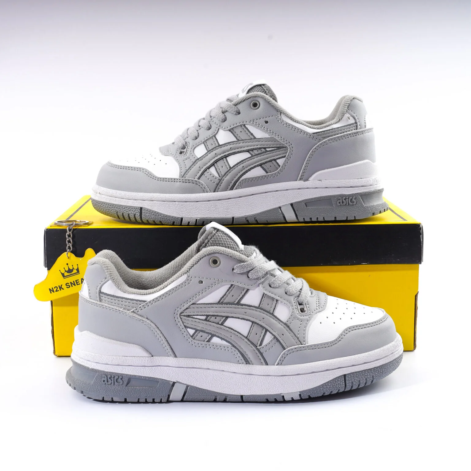 Asics bàn là màu xám