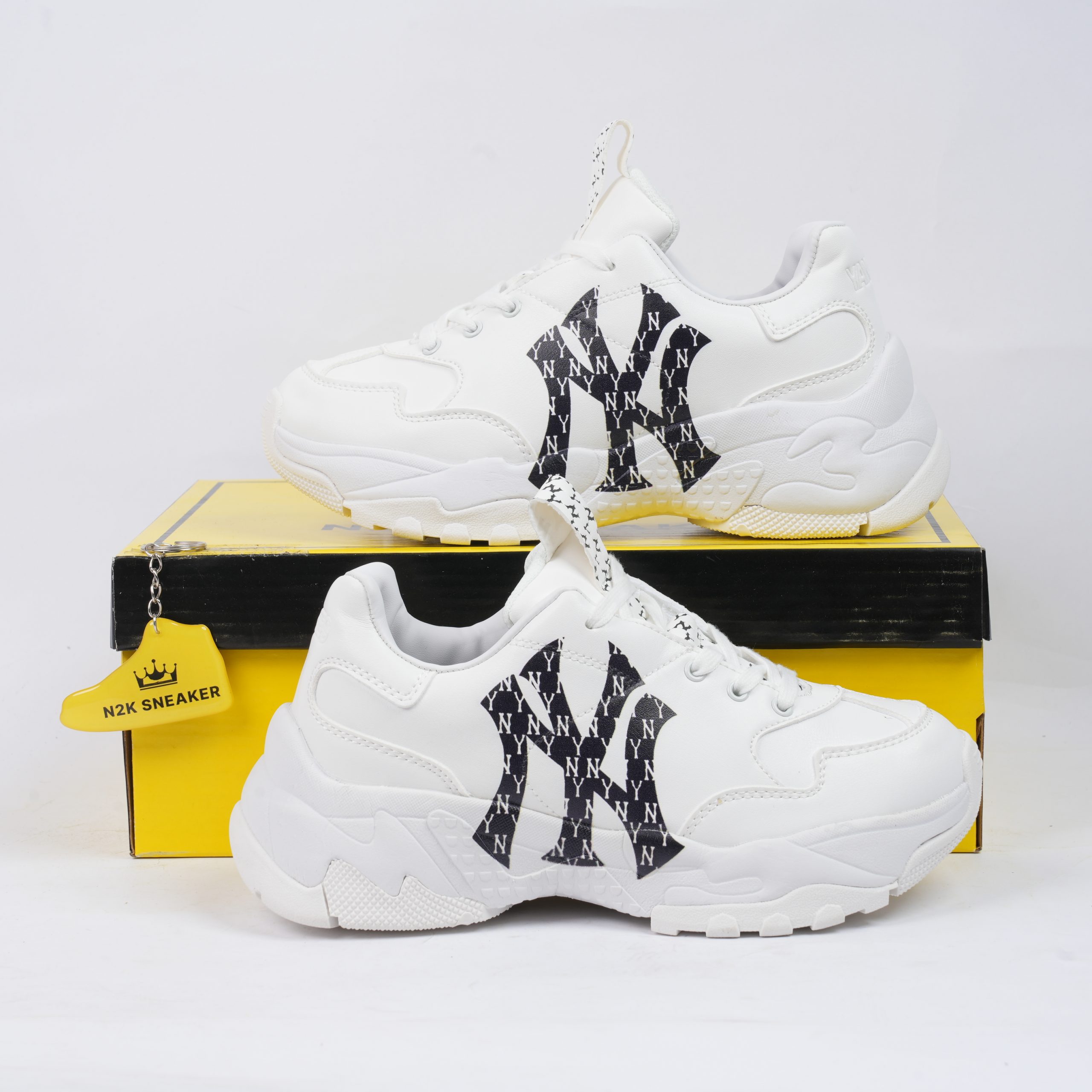 Giày thể thao Sneaker MLB Chunky New York Màu Đen logo trắng  V2R Store